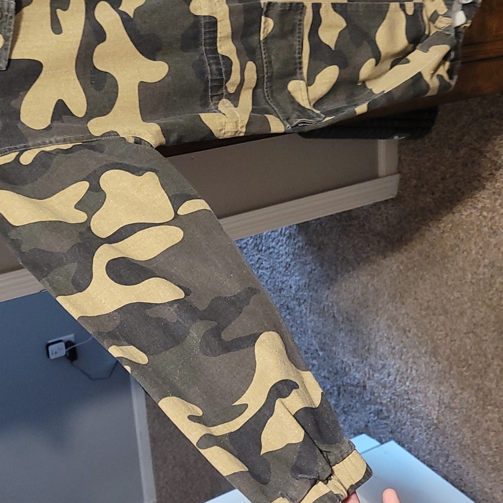 Fashion Nova Womens medium oversized Camo jacket. Long jacket - Picture 4 of 7